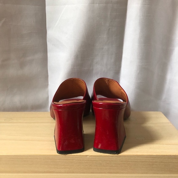 Playful 90s red berry leather patent mules (made in Spain) - Picture 5 of 7